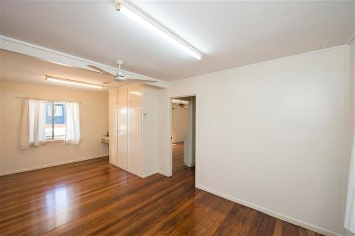 6 Lyons Street, SOUTH GLADSTONE QLD 4680, South Gladstone - Thumbnail 2