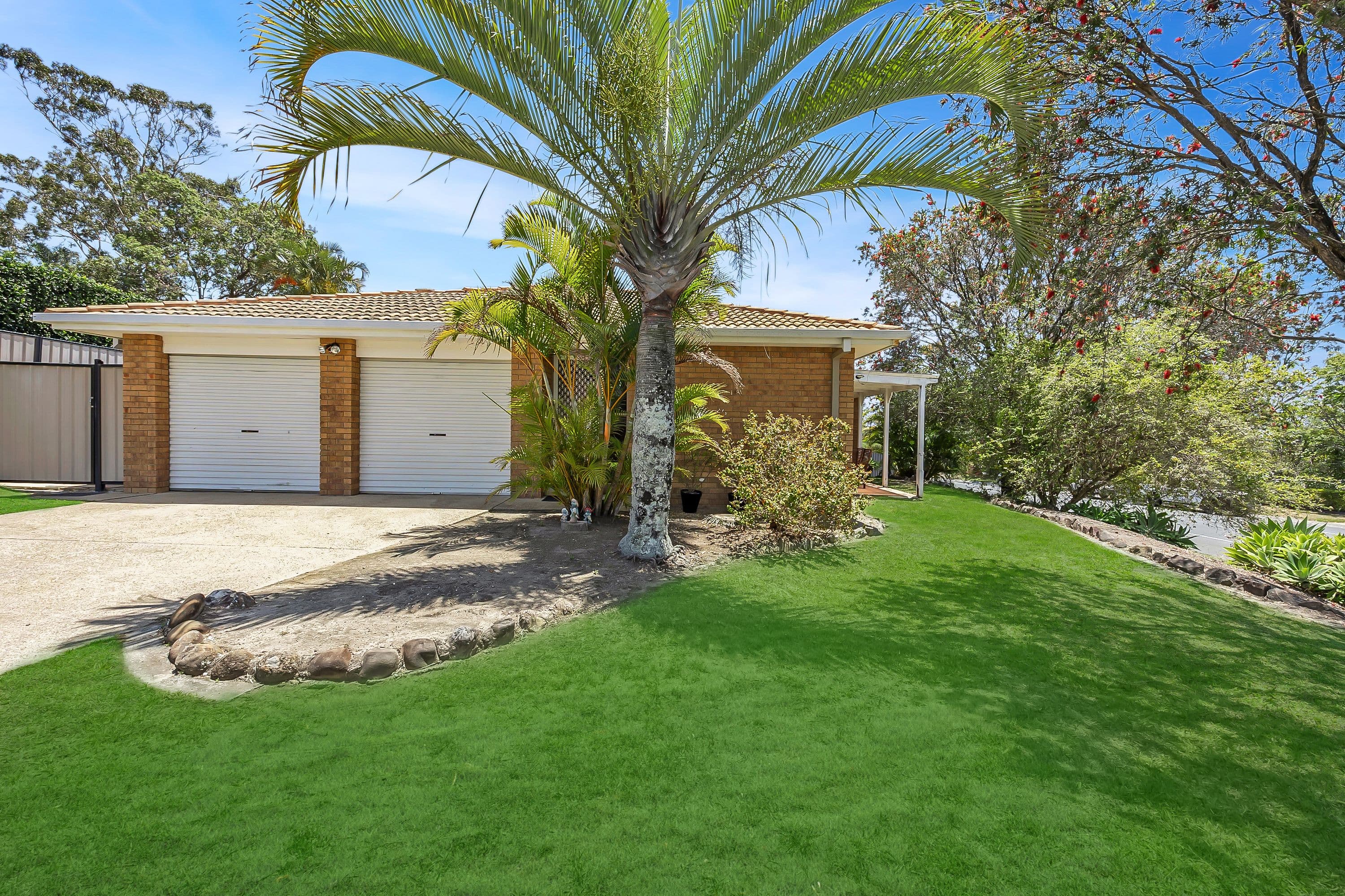 1 Kincaid Drive, Highland Park QLD 4211, Highland Park - Thumbnail 2
