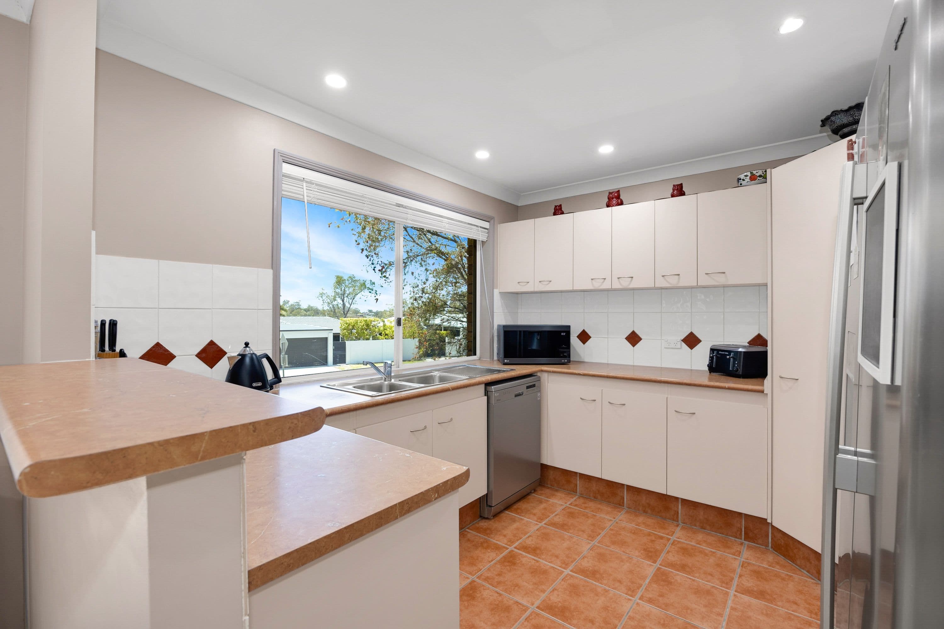 1 Kincaid Drive, Highland Park QLD 4211, Highland Park - Thumbnail 6