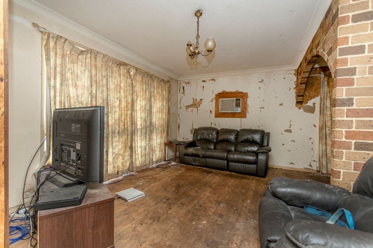13 Harrow Road, Cambridge Park - Thumbnail 2