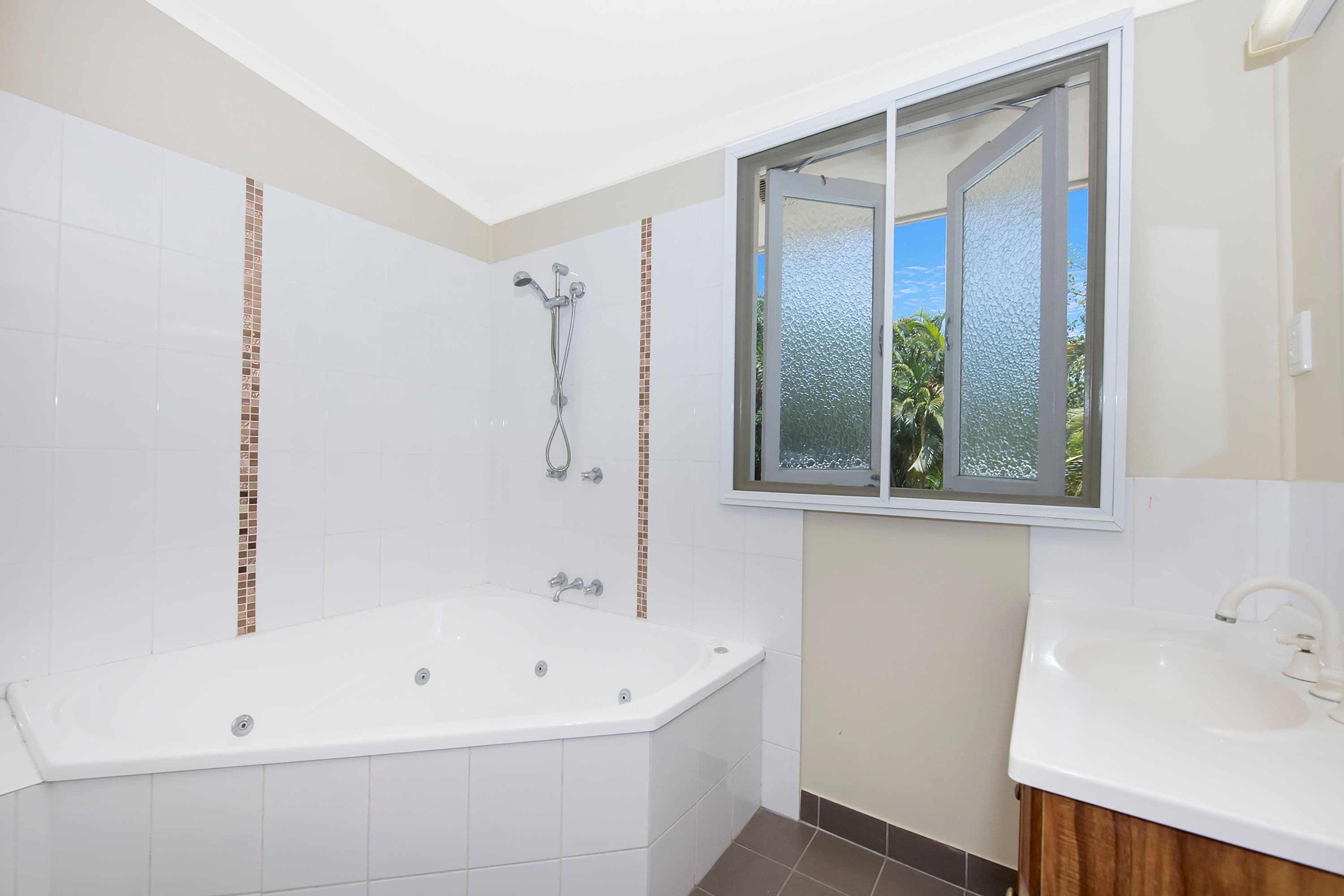 13 Cannan Street, South Townsville QLD 4810, South Townsville - Thumbnail 6