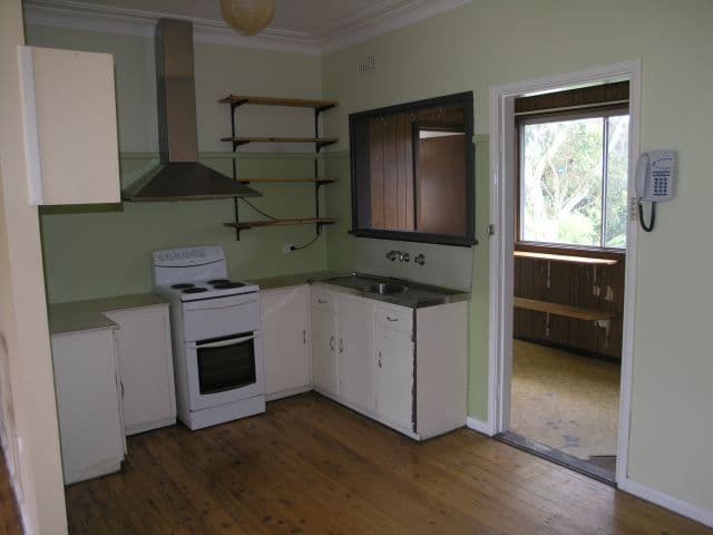4 Leigh Crescent, UNANDERRA NSW 2526, Unanderra - Thumbnail 2