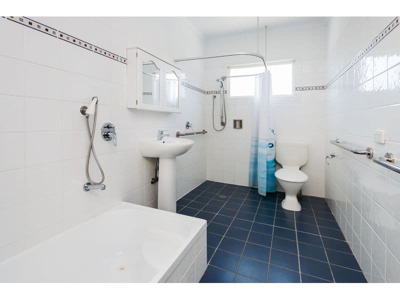 102 Marshall Road, Holland Park West QLD 4121, Holland Park West - Thumbnail 2