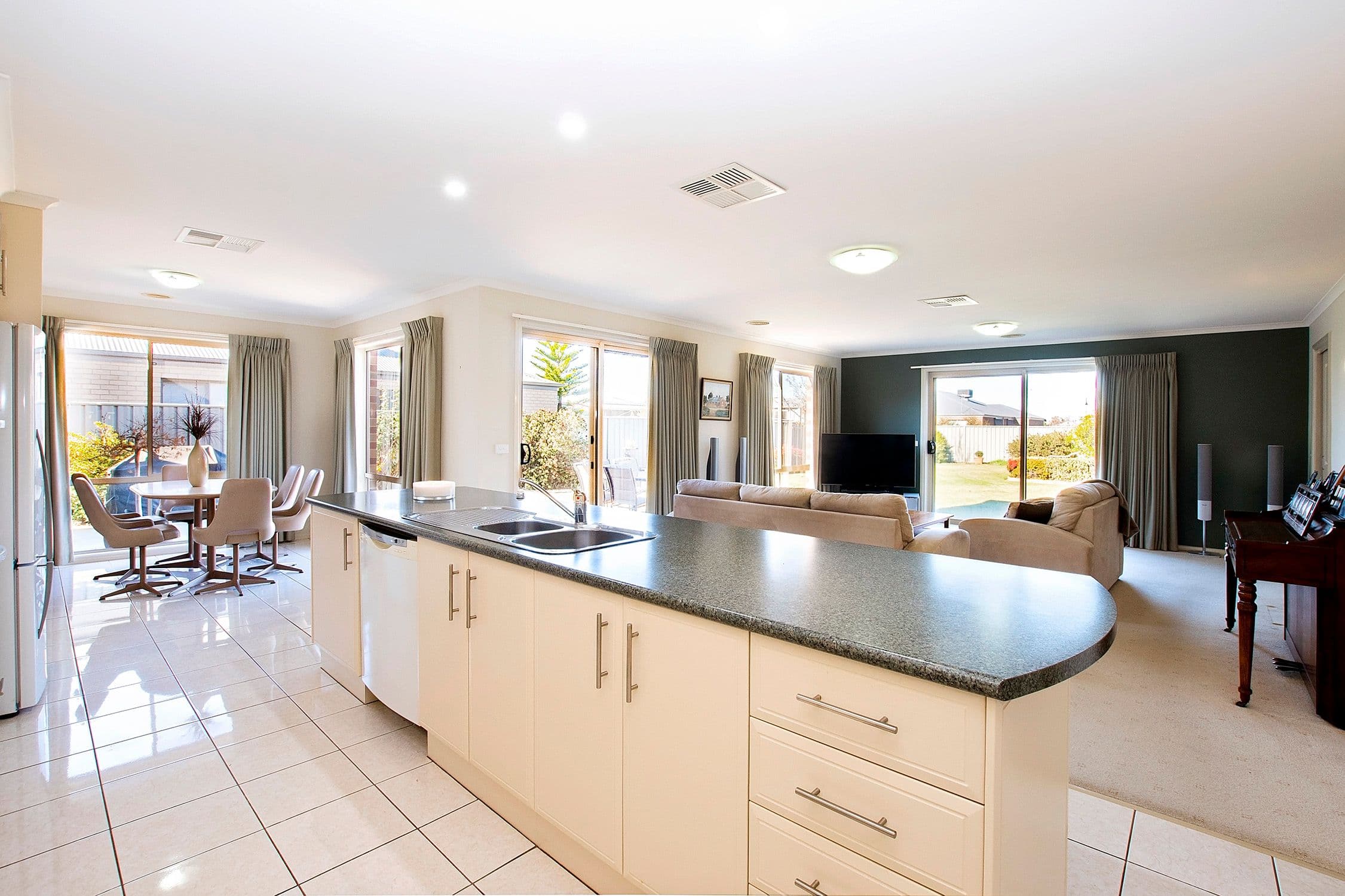 9 Brenton Avenue, Echuca VIC 3564, Echuca - Thumbnail 3