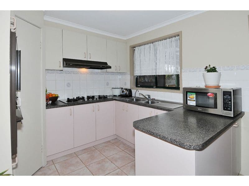 7 Harwood Place, ROXBURGH PARK VIC 3064, Roxburgh Park - Thumbnail 2