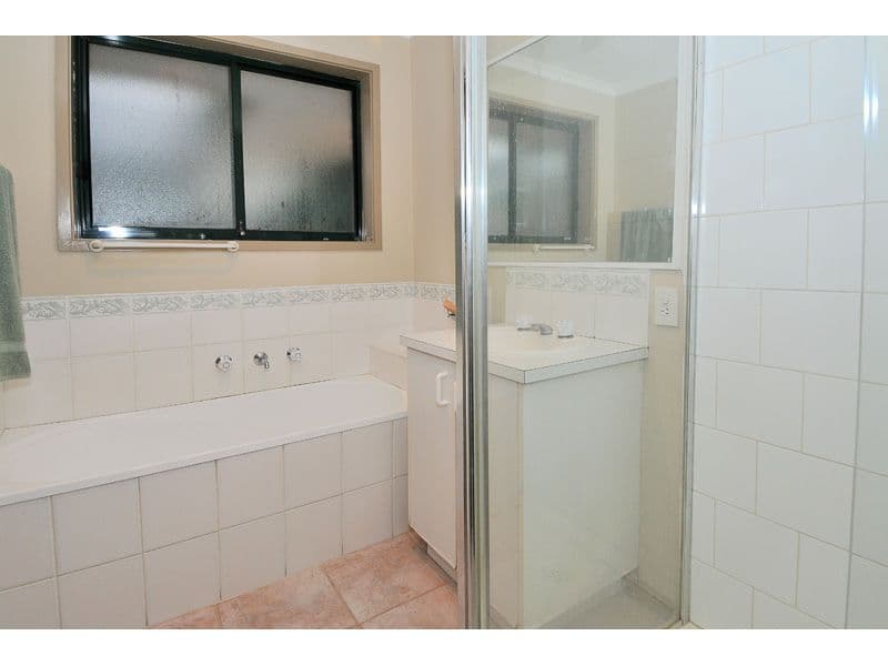 7 Harwood Place, ROXBURGH PARK VIC 3064, Roxburgh Park - Thumbnail 4