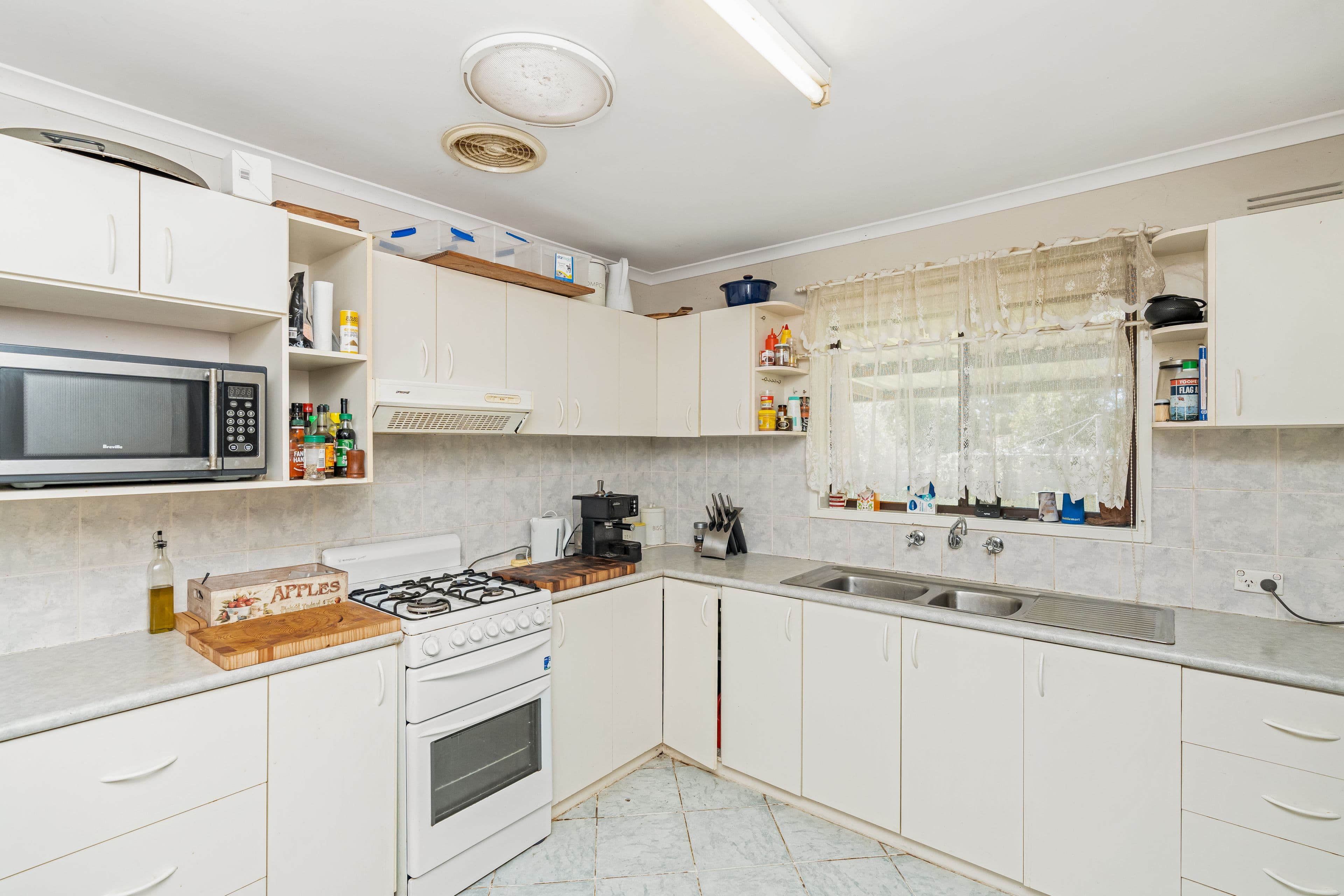 6 Cox Avenue, FOREST HILL NSW 2651, Forest Hill - Thumbnail 2