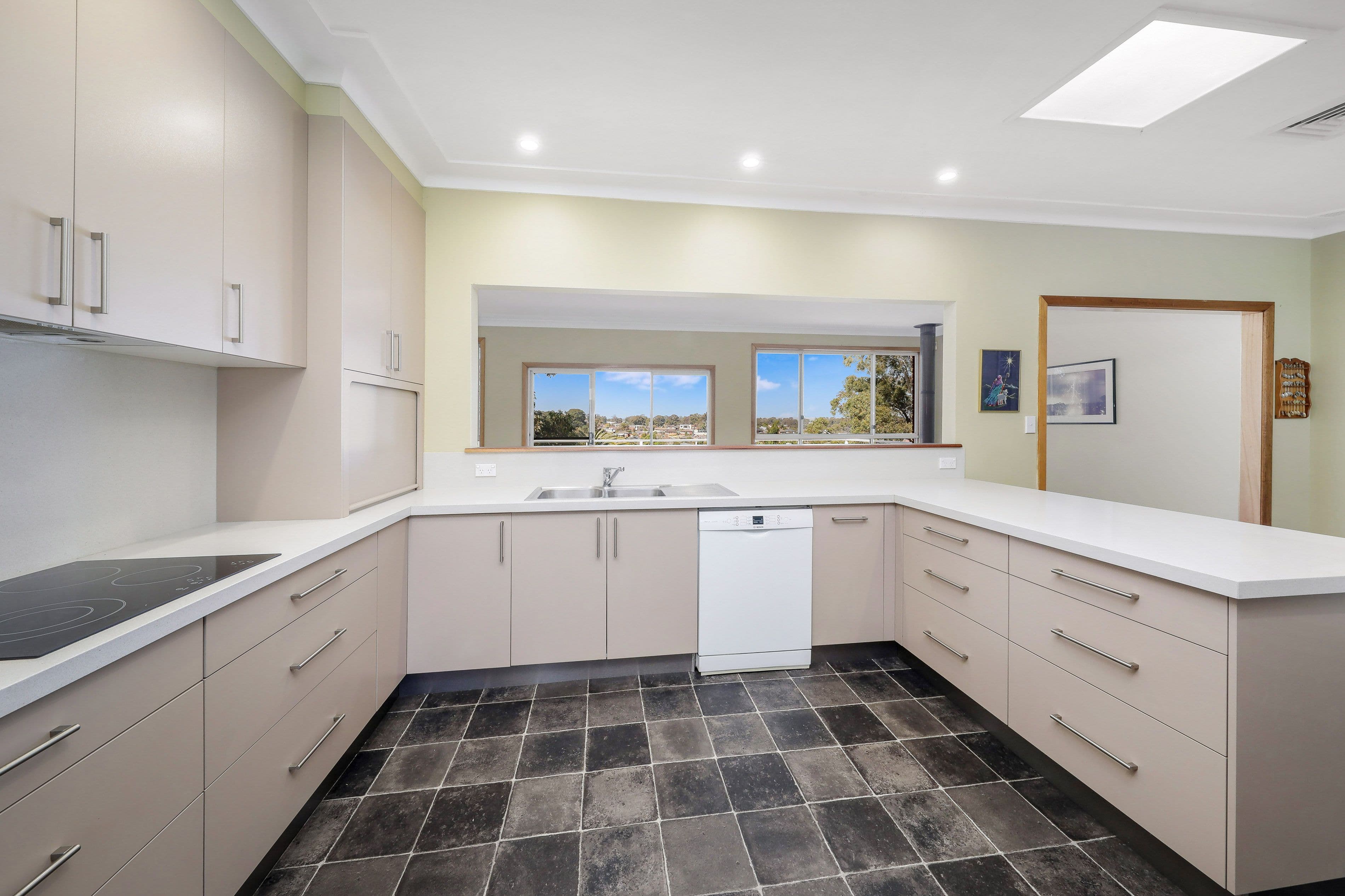 27 Wendy Avenue, Georges Hall NSW 2198, Georges Hall - Thumbnail 3