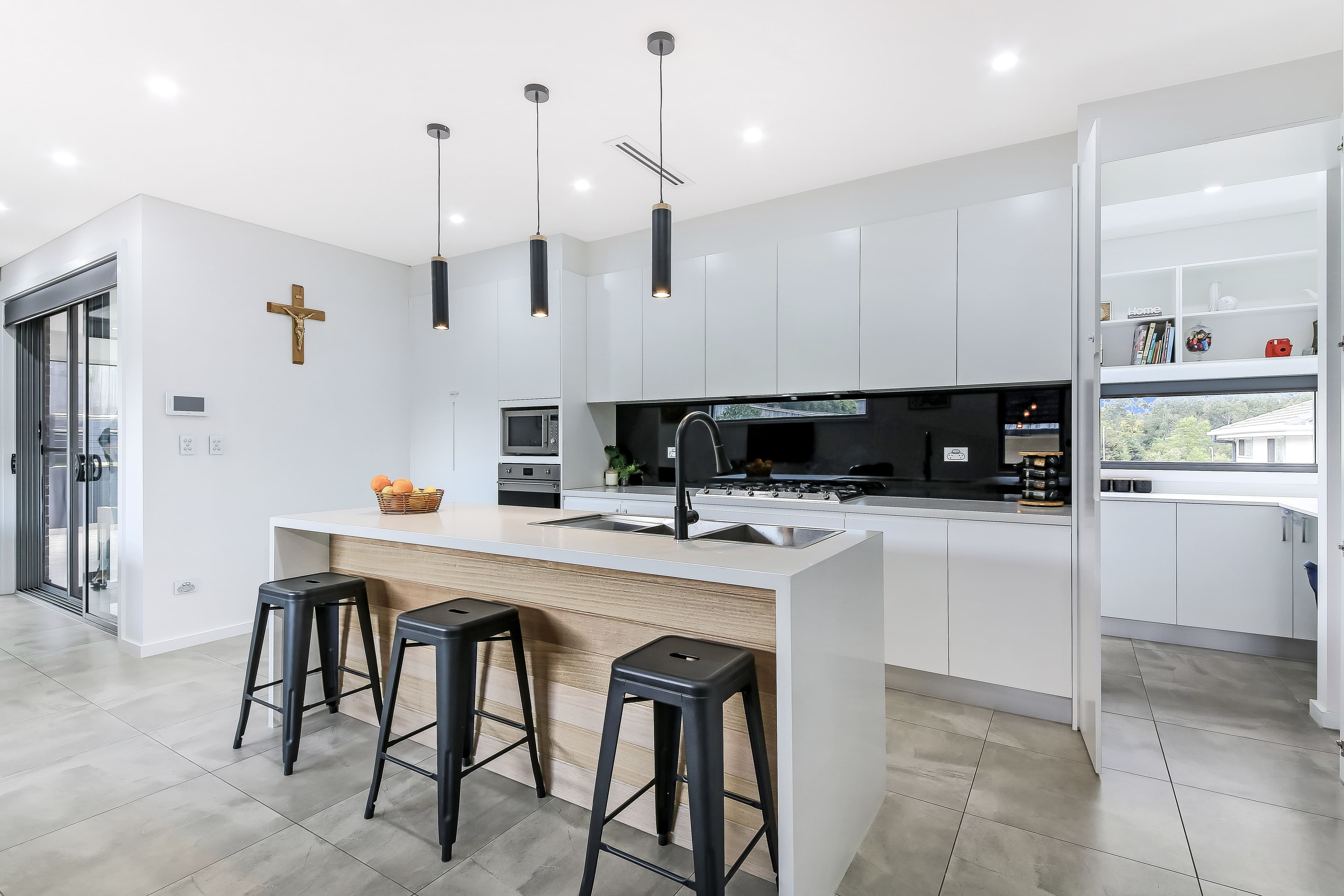 16 Jones Avenue, Potts Hill - Thumbnail 3