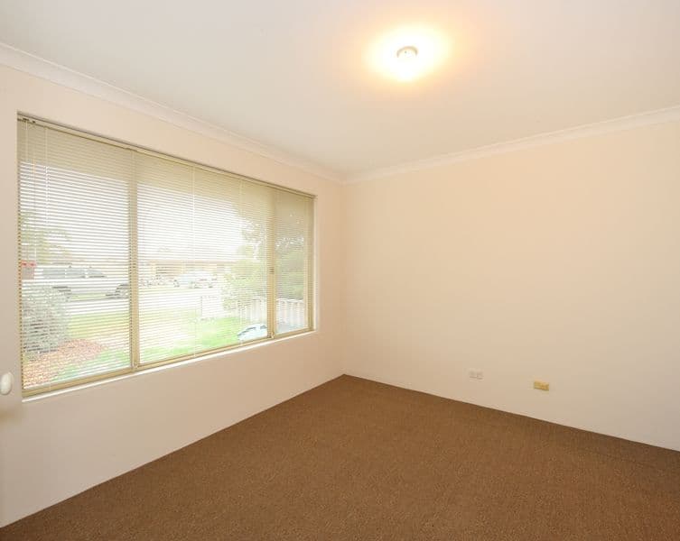 13 Carmody Road, Waikiki WA 6169, Waikiki - Thumbnail 4