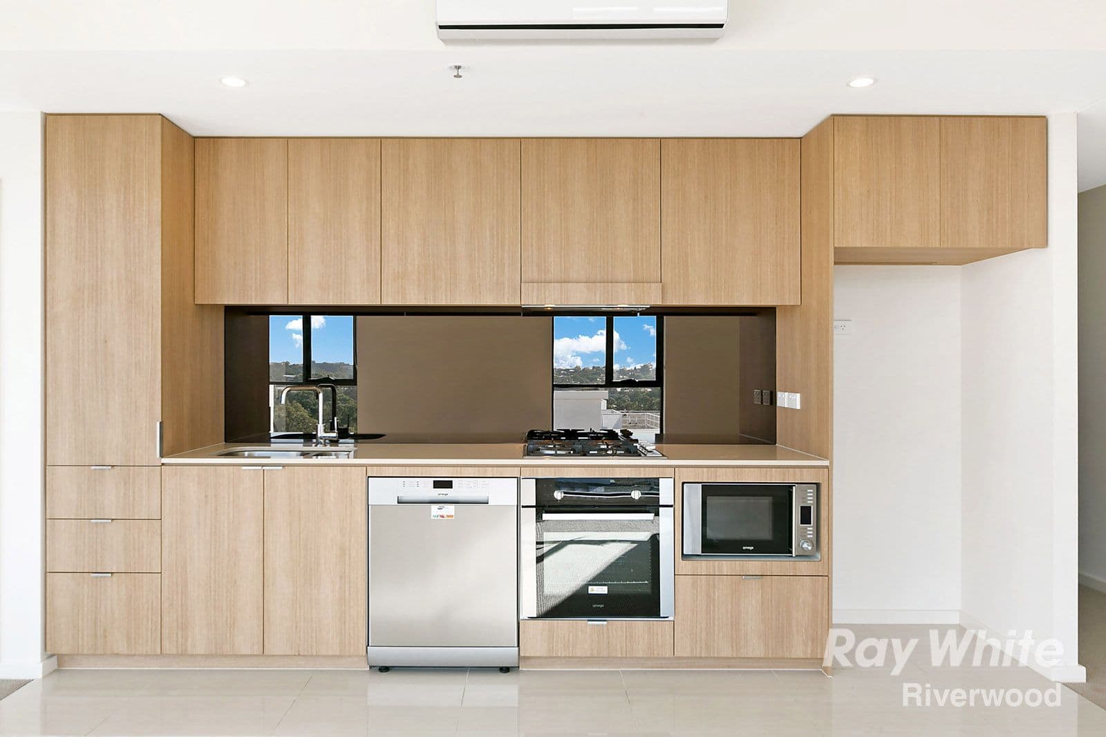 1 Vermont Crescent, Riverwood - Thumbnail 4