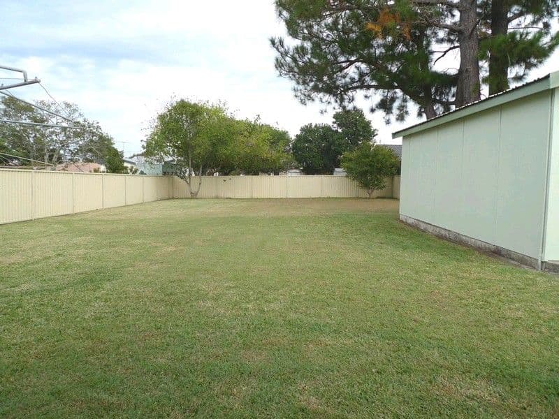 16 Victoria Avenue, TOUKLEY NSW 2263, Toukley - Thumbnail 2