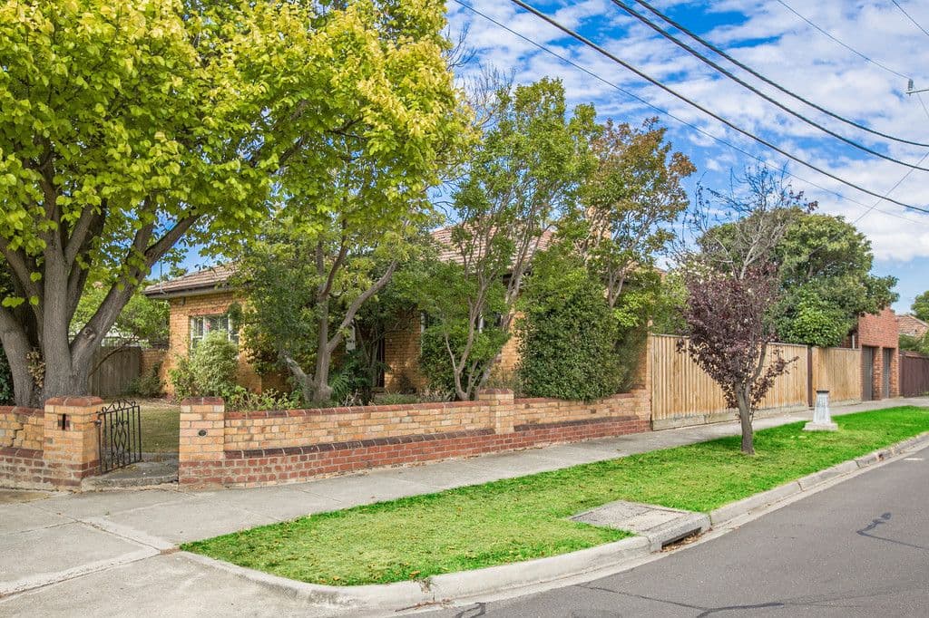 31 Acheron Avenue, Reservoir VIC 3073, Reservoir - Thumbnail 2
