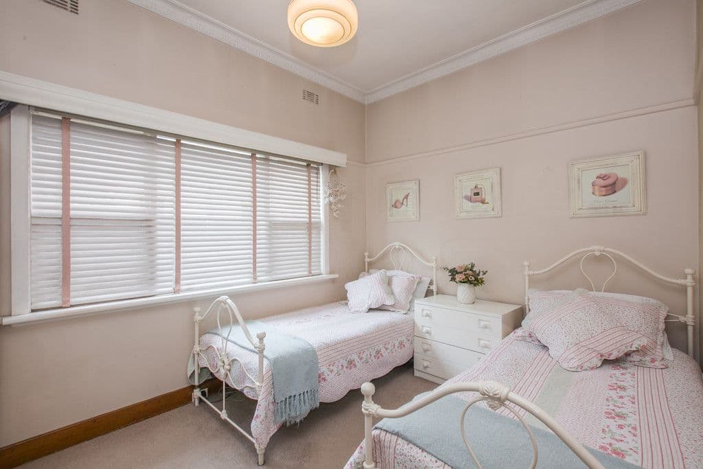 31 Acheron Avenue, Reservoir VIC 3073, Reservoir - Thumbnail 8