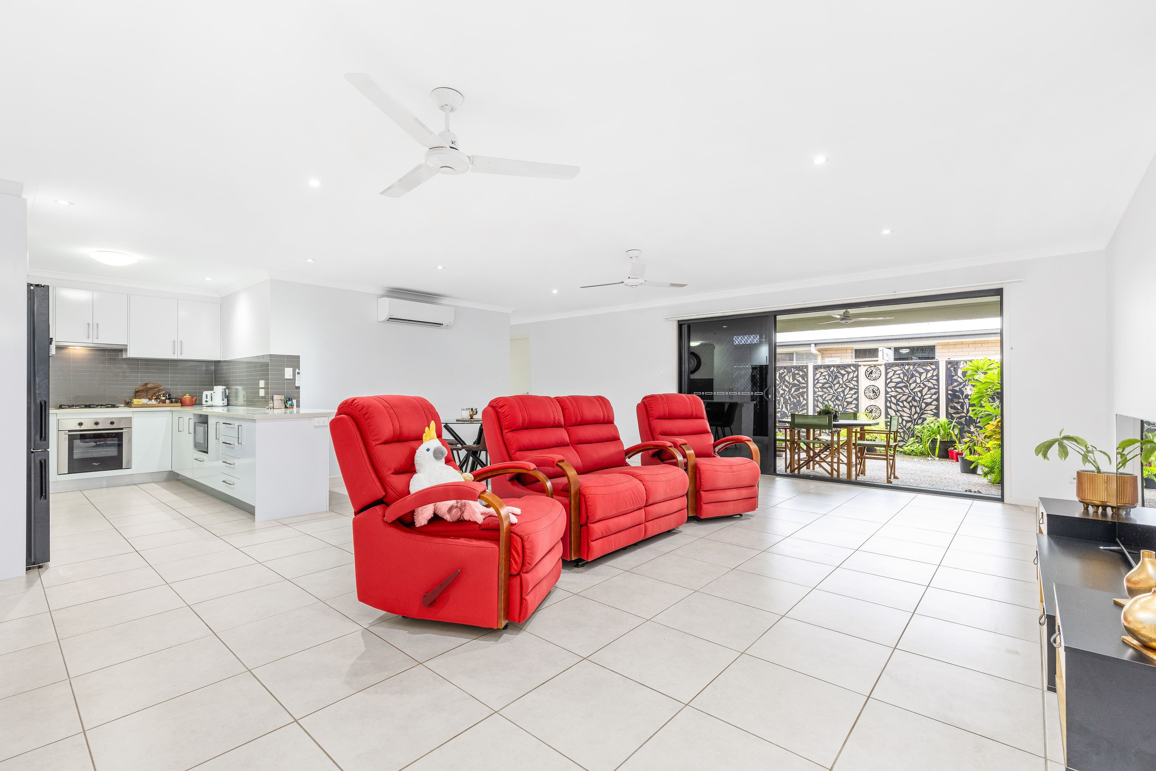 13 Reimers Street, Emerald QLD 4720, Emerald - Thumbnail 7