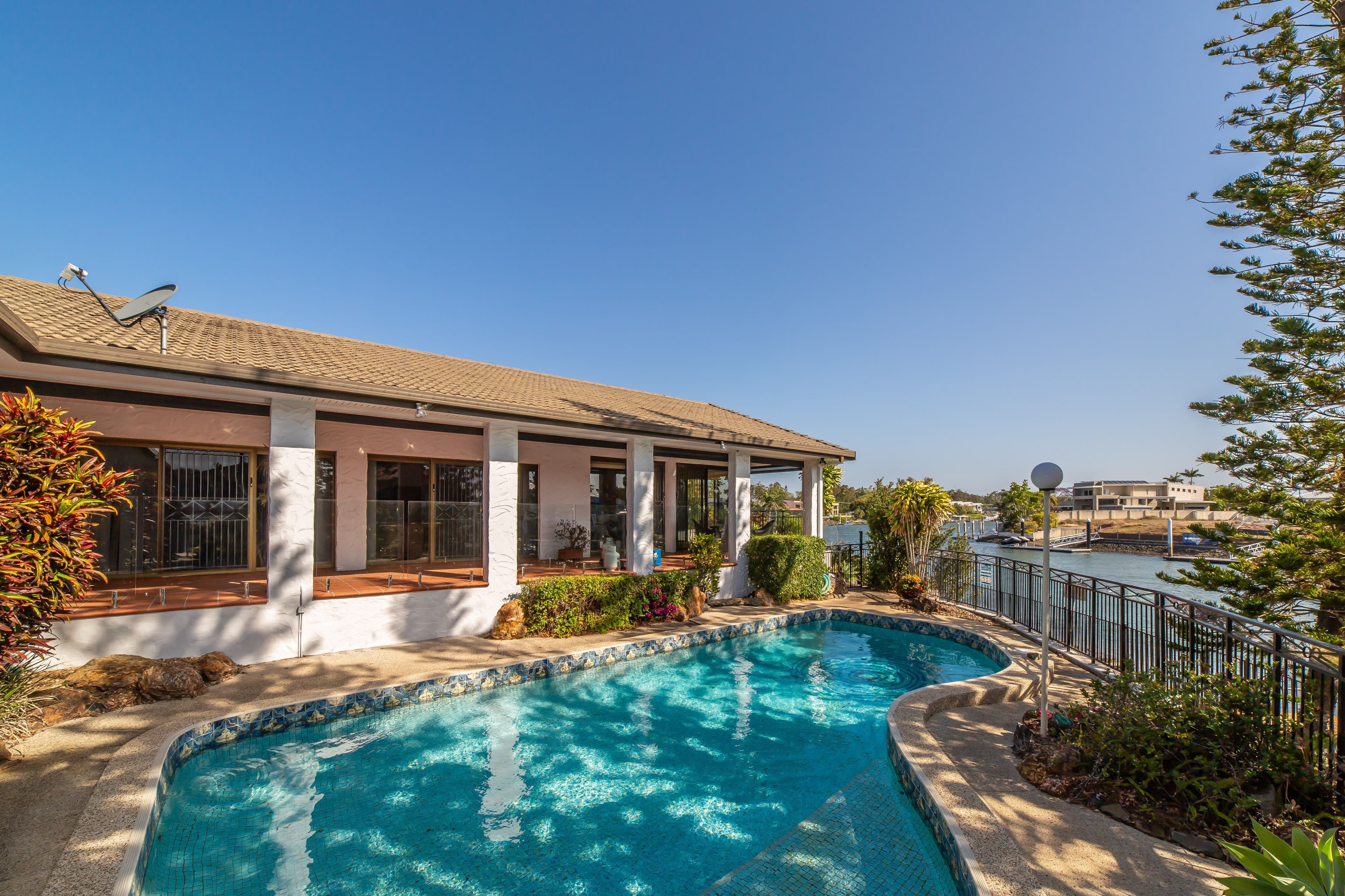 22 Binda Place, Sorrento QLD 4217, Sorrento - Thumbnail 2