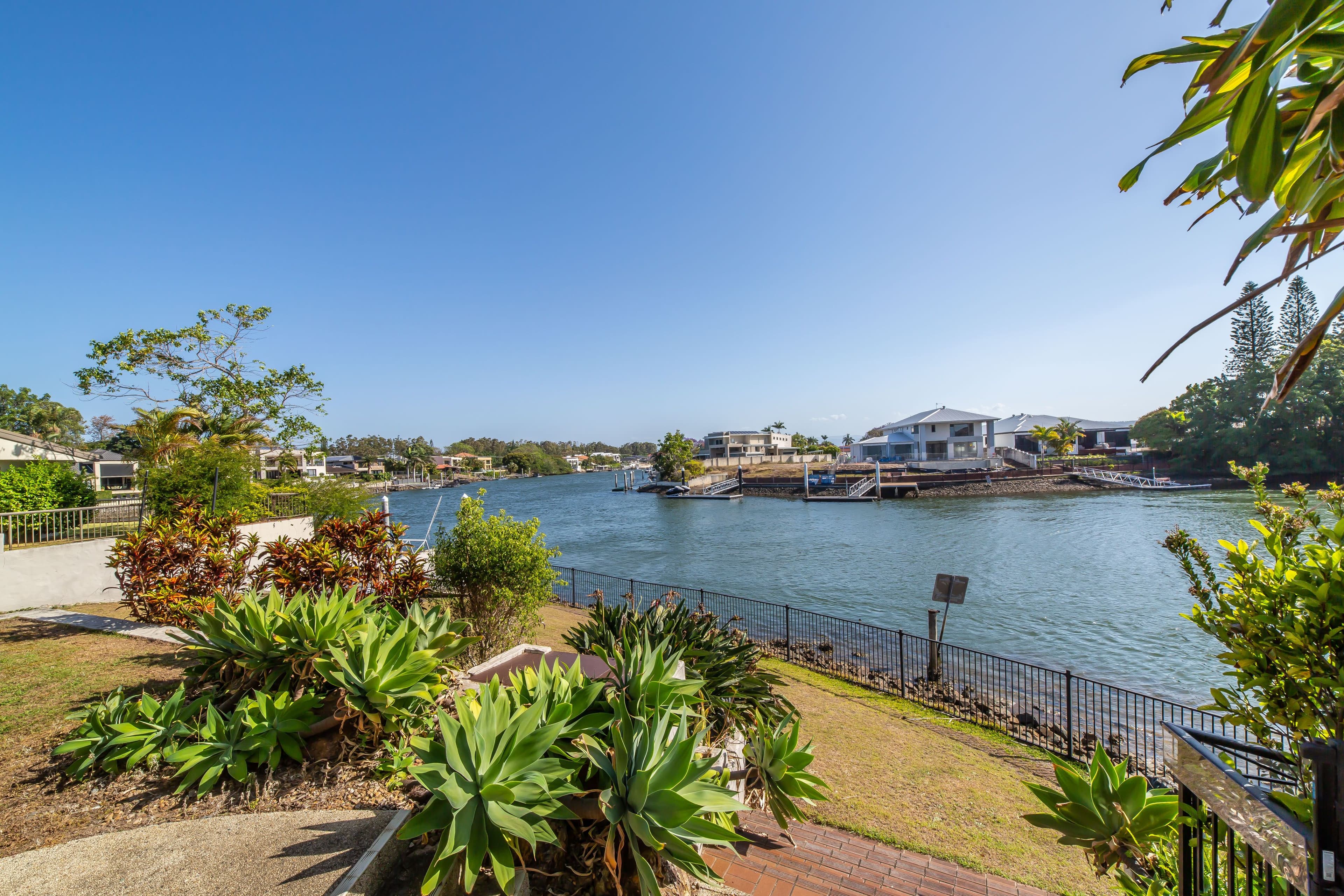 22 Binda Place, Sorrento QLD 4217, Sorrento - Thumbnail 3