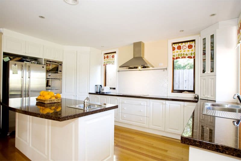 4  Holmes Way, GLEN WAVERLEY VIC 3150, Glen Waverley - Thumbnail 2