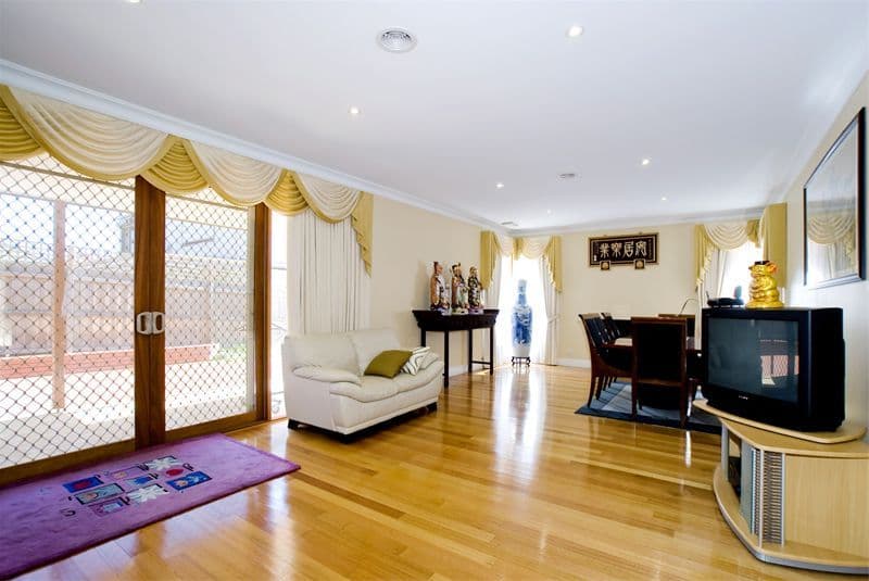 4  Holmes Way, GLEN WAVERLEY VIC 3150, Glen Waverley - Thumbnail 4