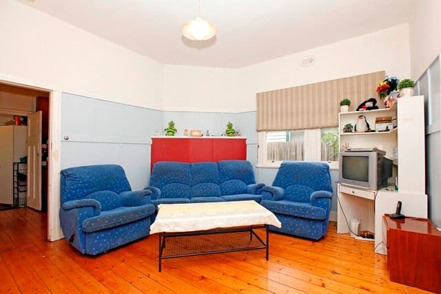 39 Leamington Street, RESERVOIR VIC 3073, Reservoir - Thumbnail 2