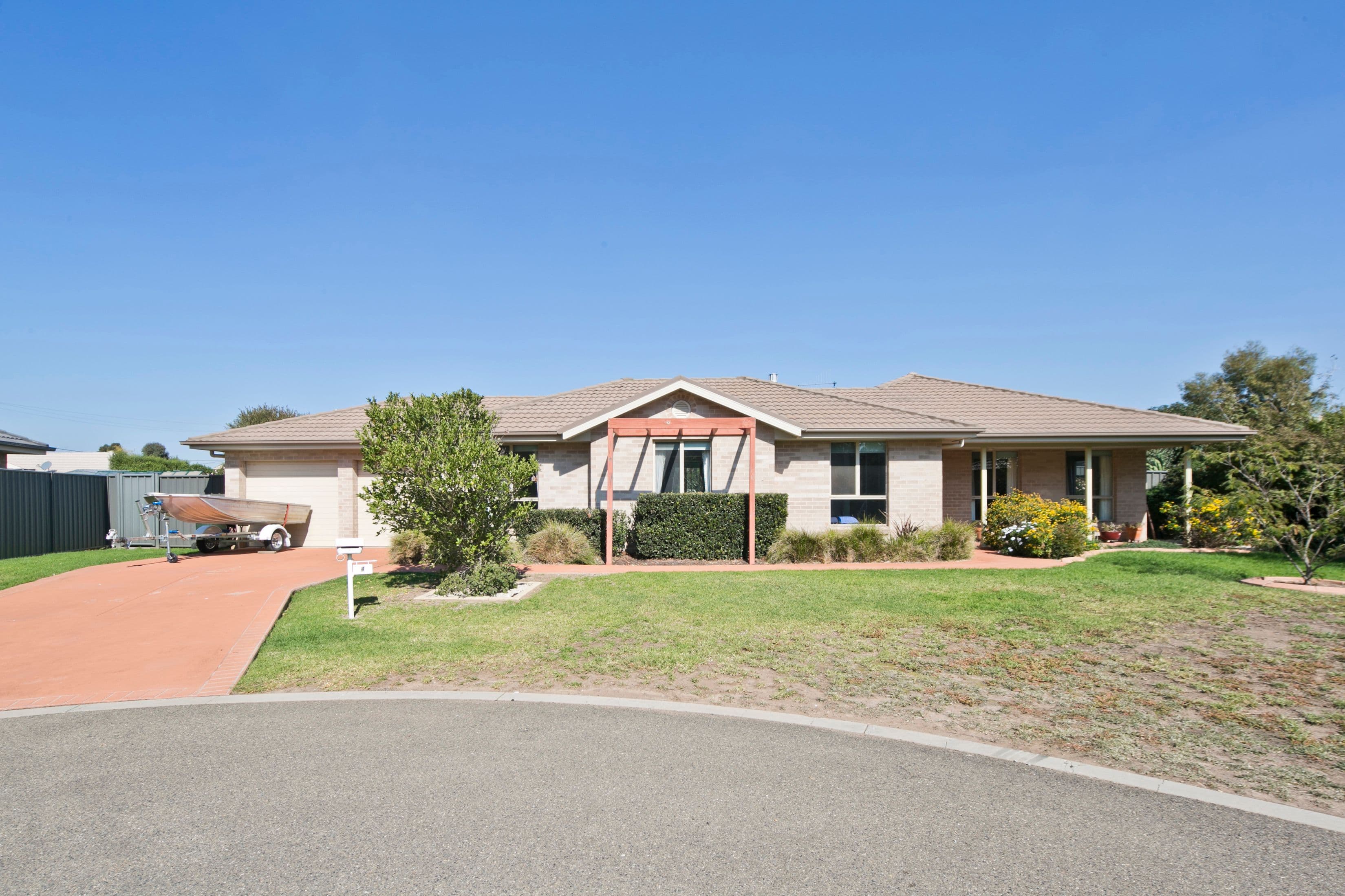 4 Cullinane Close, Goulburn - Image 1