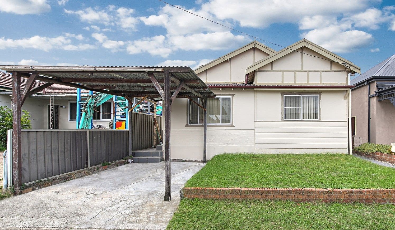 12 Flora Street, Roselands - Image 1