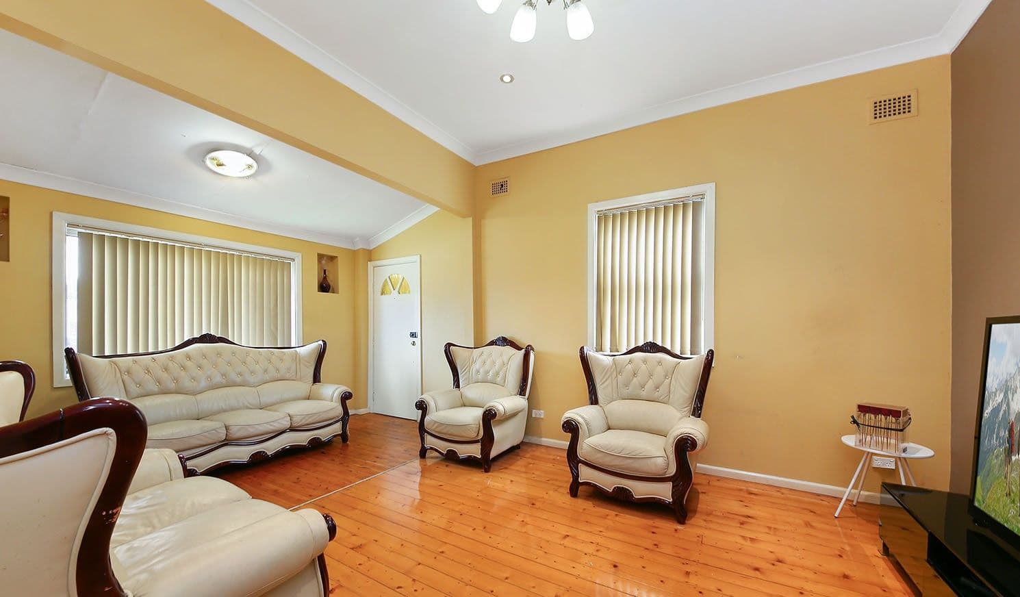 12 Flora Street, Roselands - Thumbnail 3