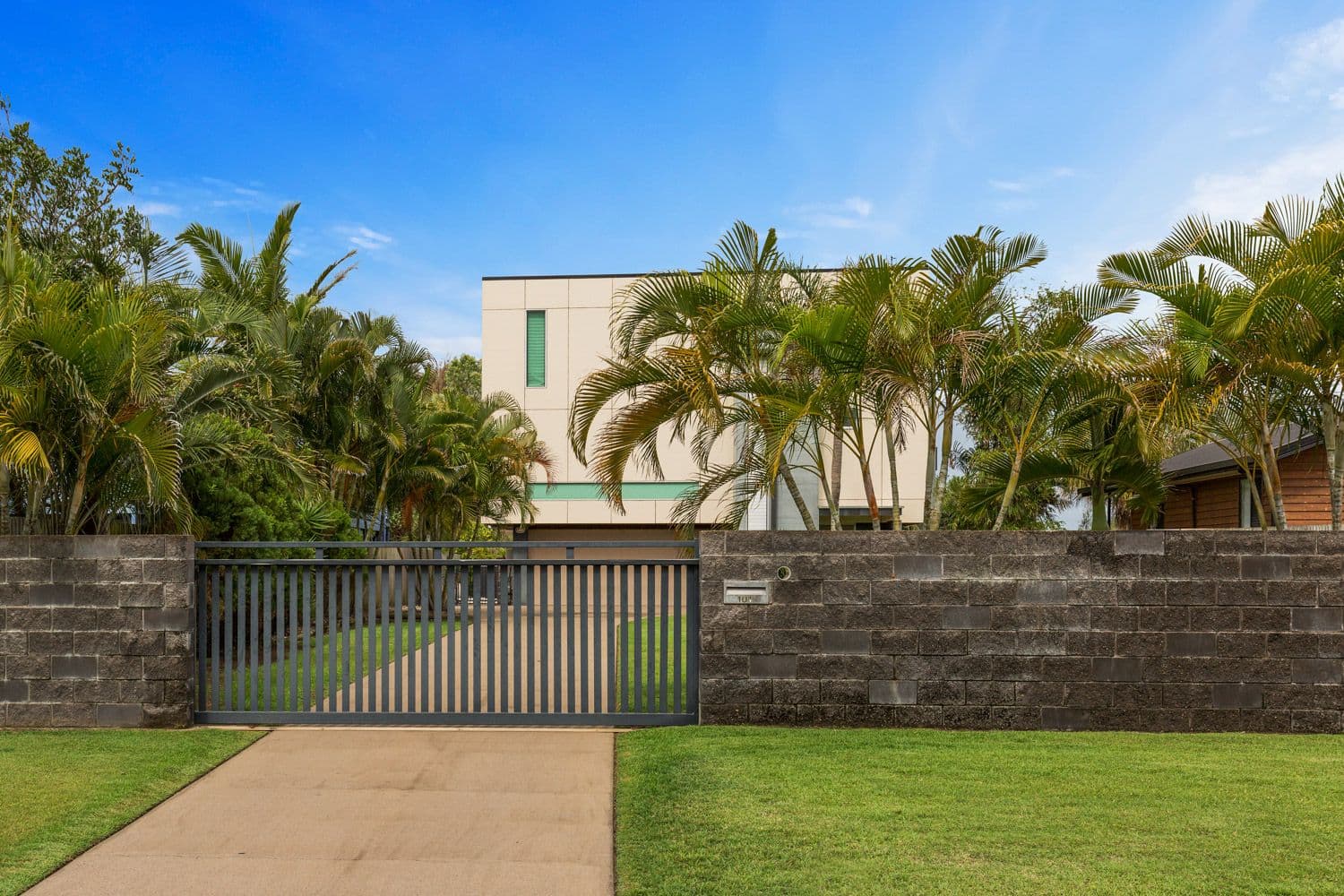 101 Todd Avenue, Yeppoon QLD 4703, Yeppoon - Thumbnail 2