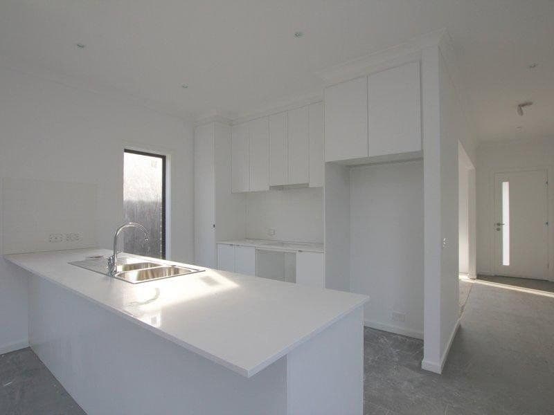 39 Brigalow Drive, Truganina VIC 3029, Truganina - Thumbnail 2