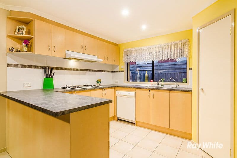 6 Nyarrin Place, Cranbourne West VIC 3977, Cranbourne West - Thumbnail 2