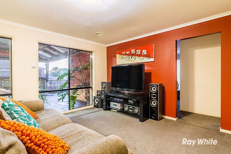 6 Nyarrin Place, Cranbourne West VIC 3977, Cranbourne West - Thumbnail 6