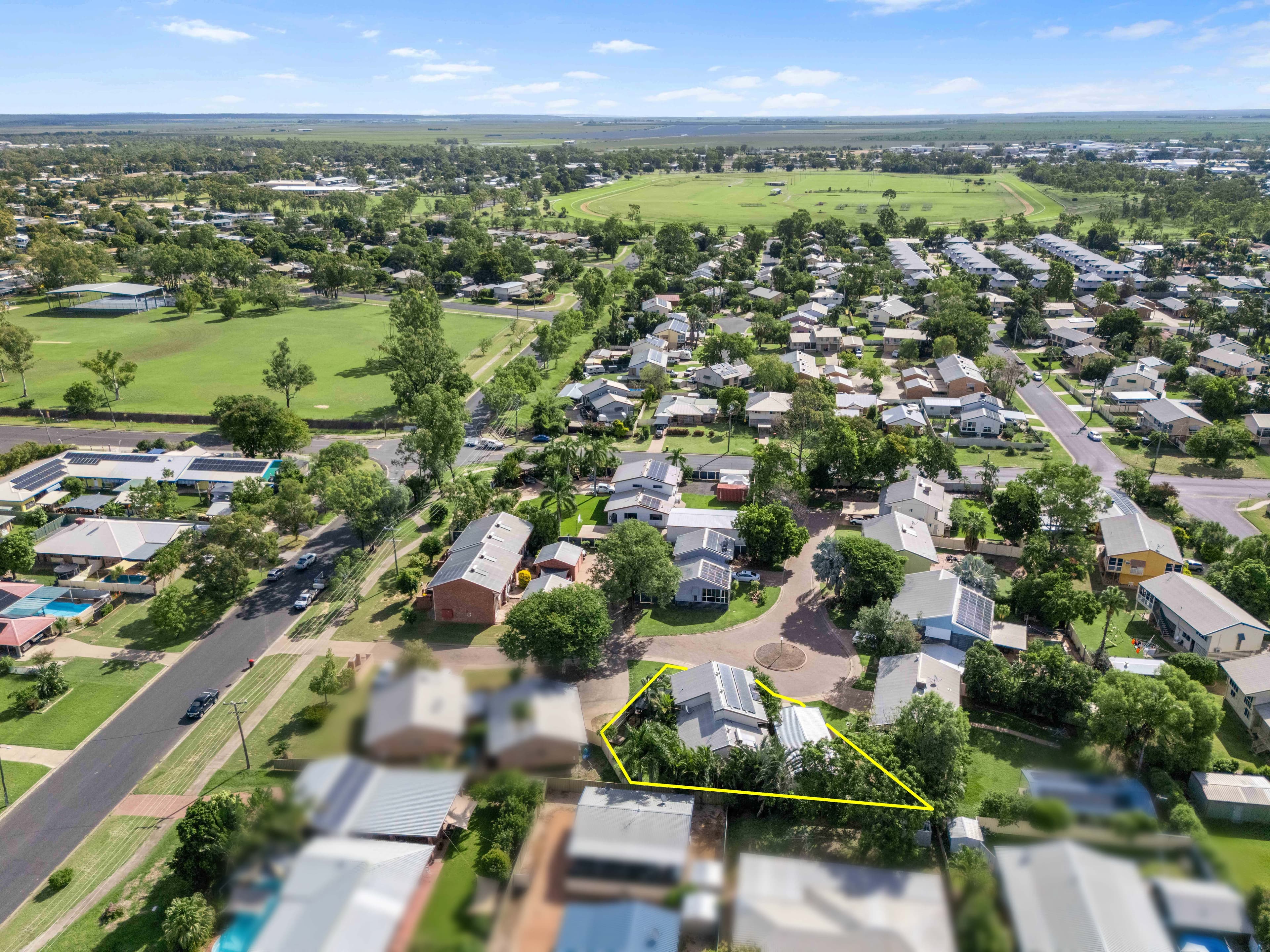 43 Loch Street, Emerald QLD 4720, Emerald - Thumbnail 2