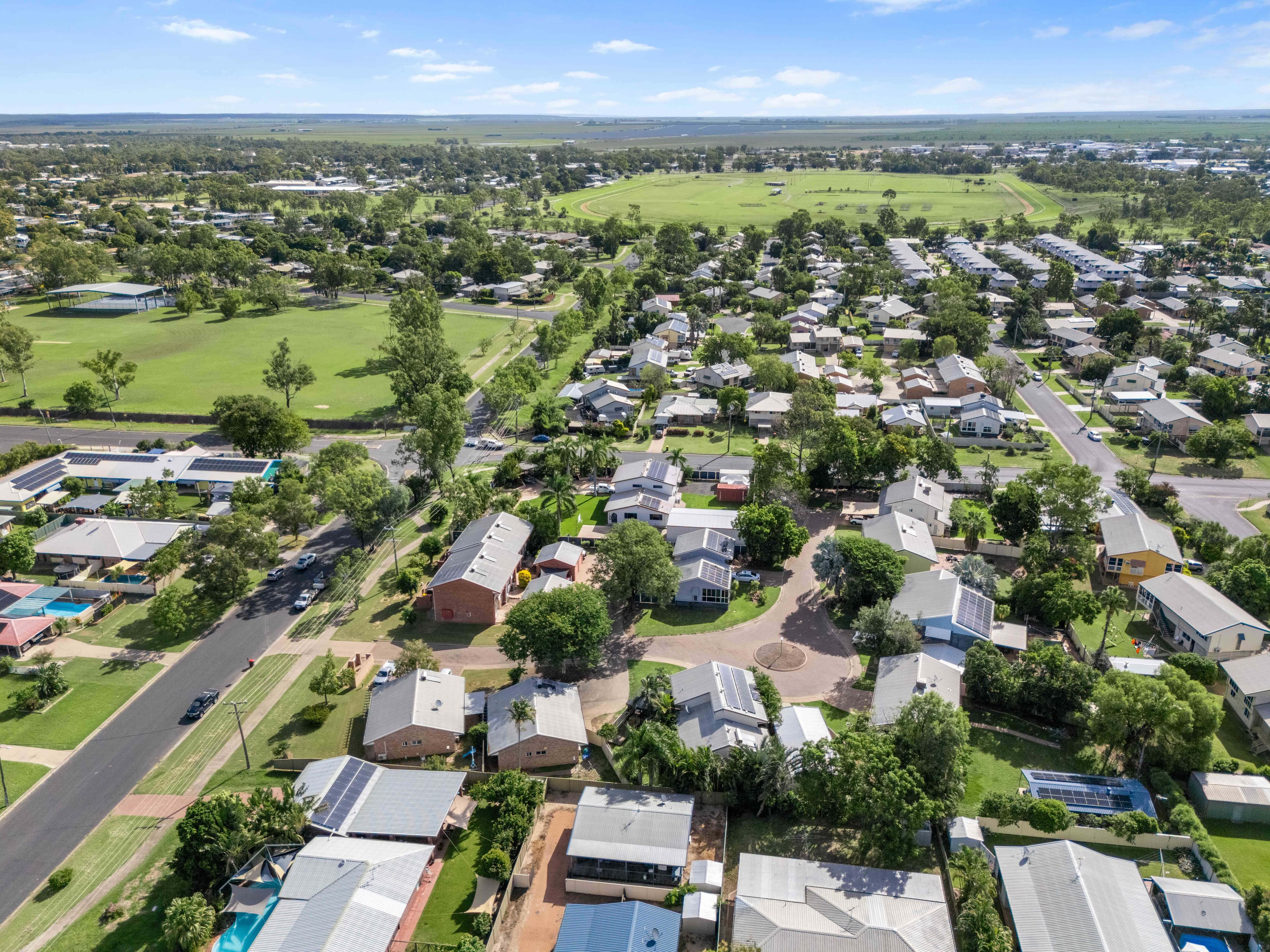 43 Loch Street, Emerald QLD 4720, Emerald - Thumbnail 3