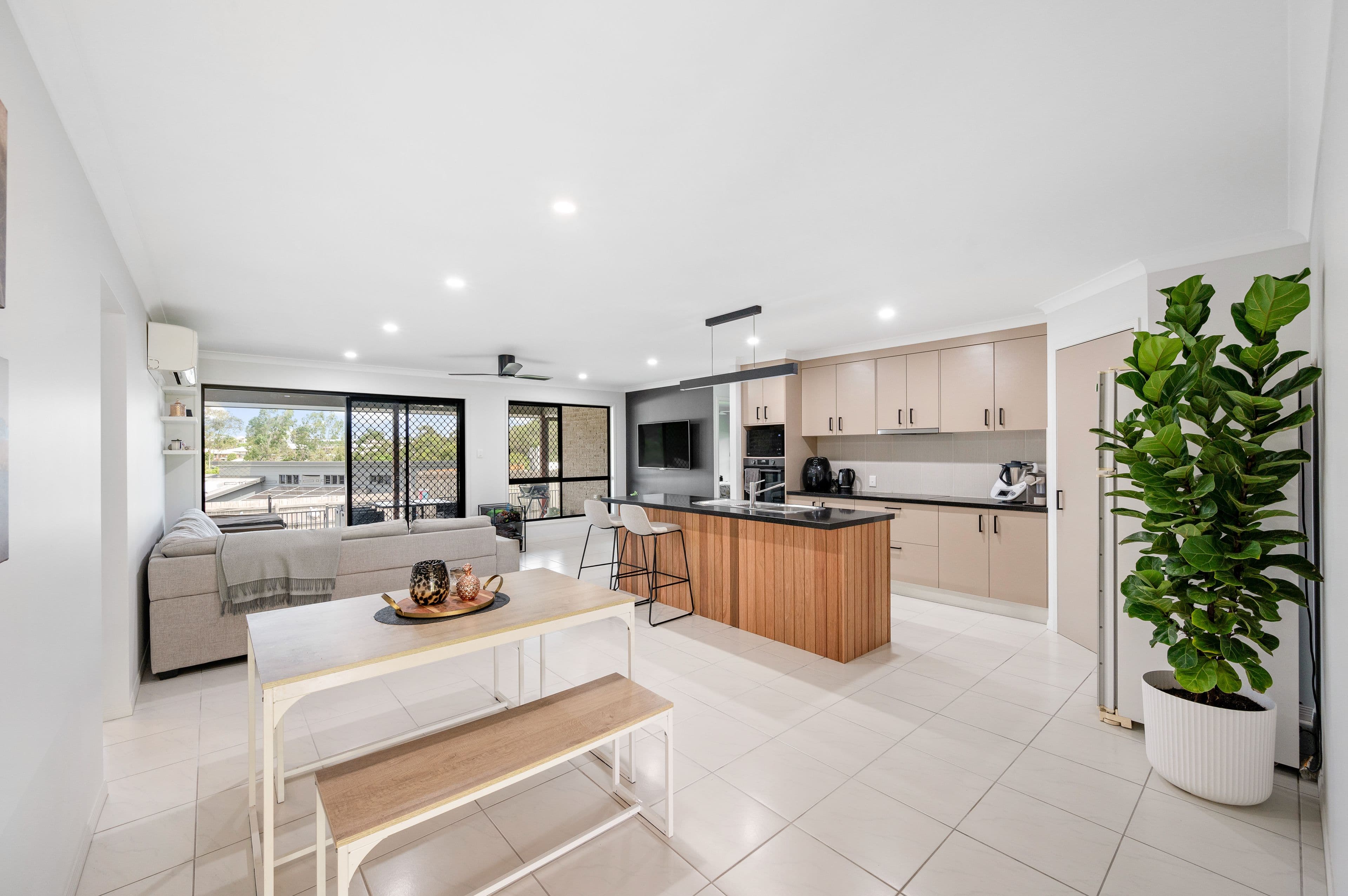16 Grasstree Crescent, Kirkwood QLD 4680, Kirkwood - Thumbnail 3