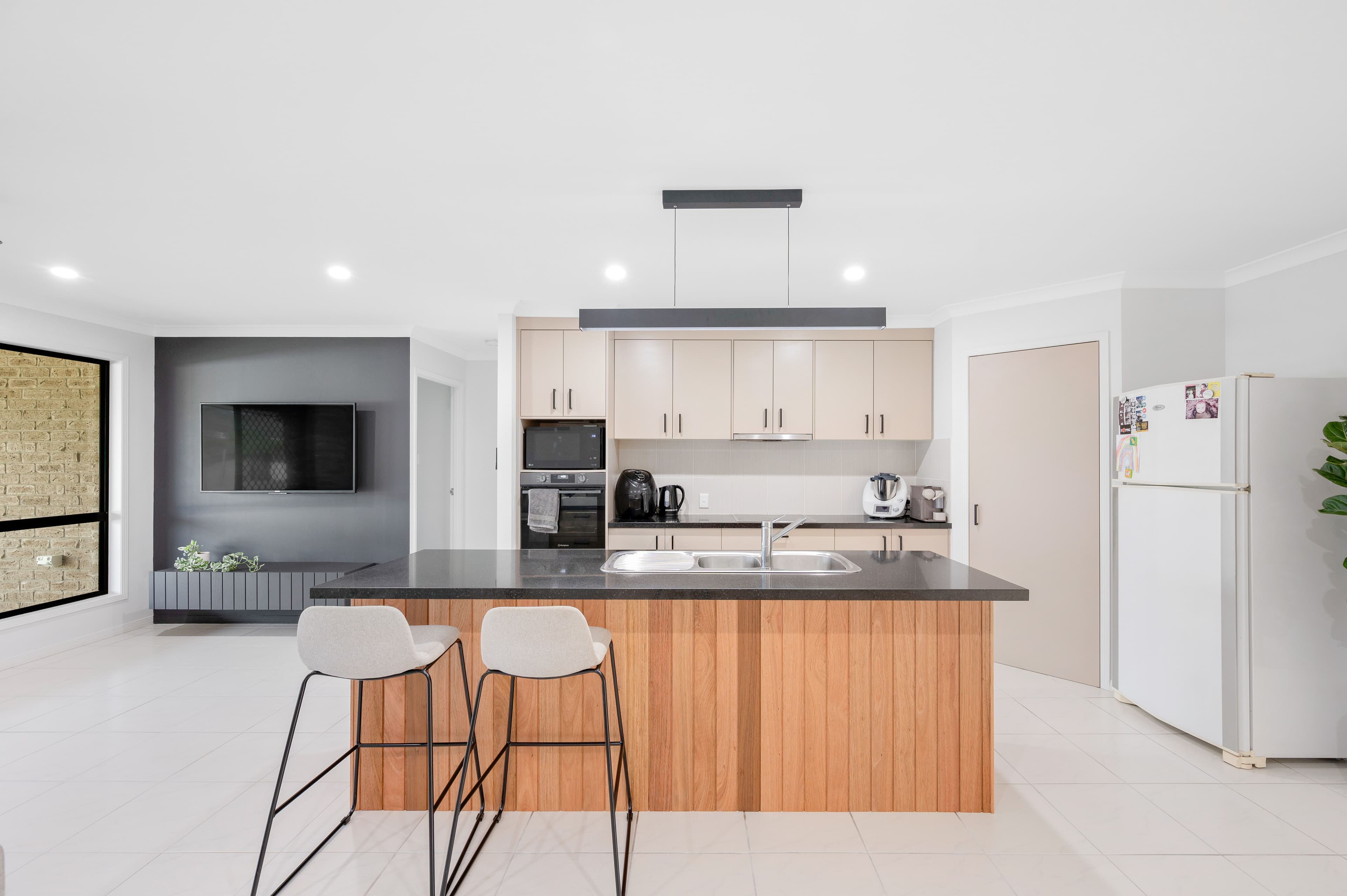 16 Grasstree Crescent, Kirkwood QLD 4680, Kirkwood - Thumbnail 4