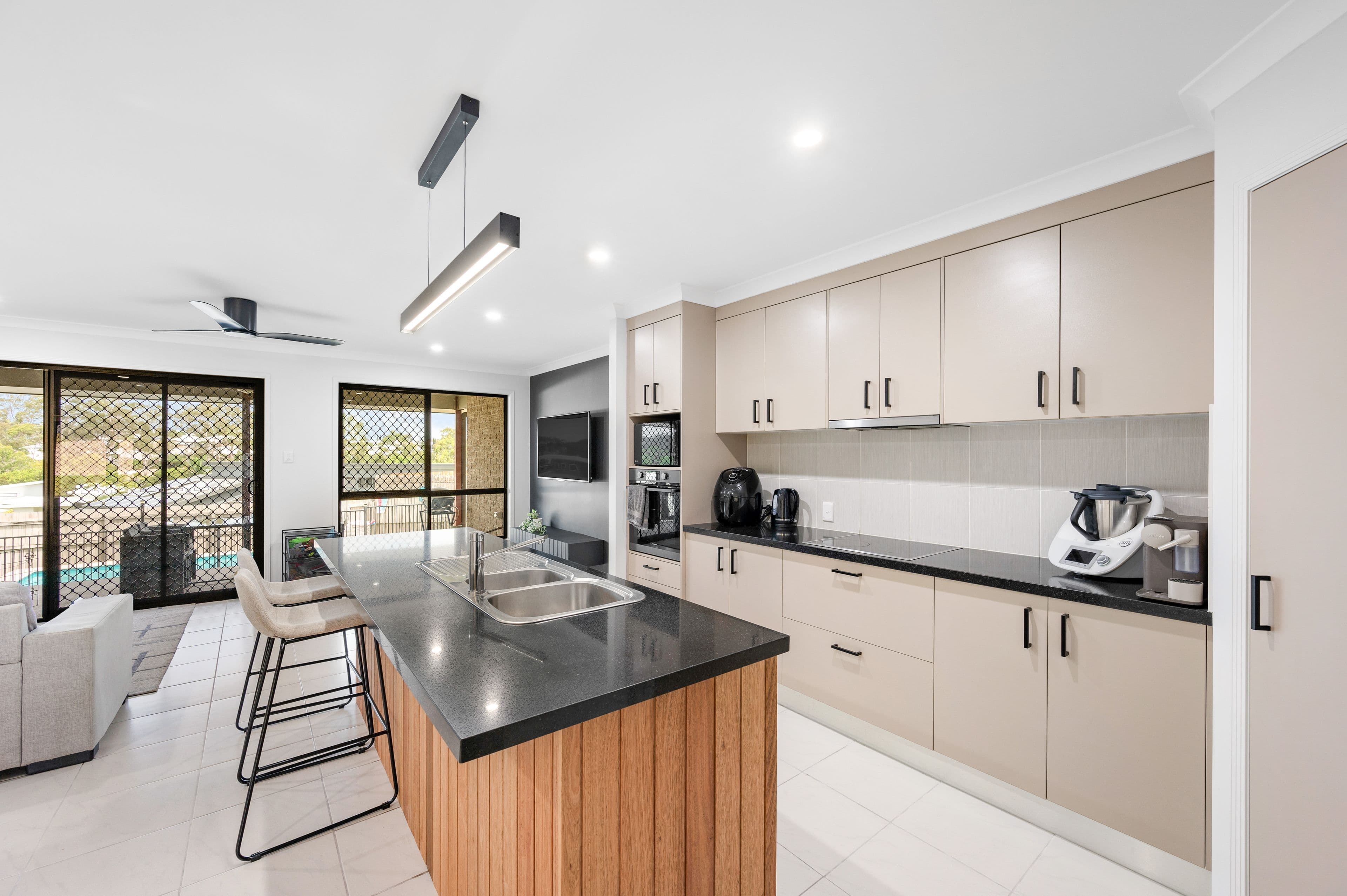16 Grasstree Crescent, Kirkwood QLD 4680, Kirkwood - Thumbnail 5