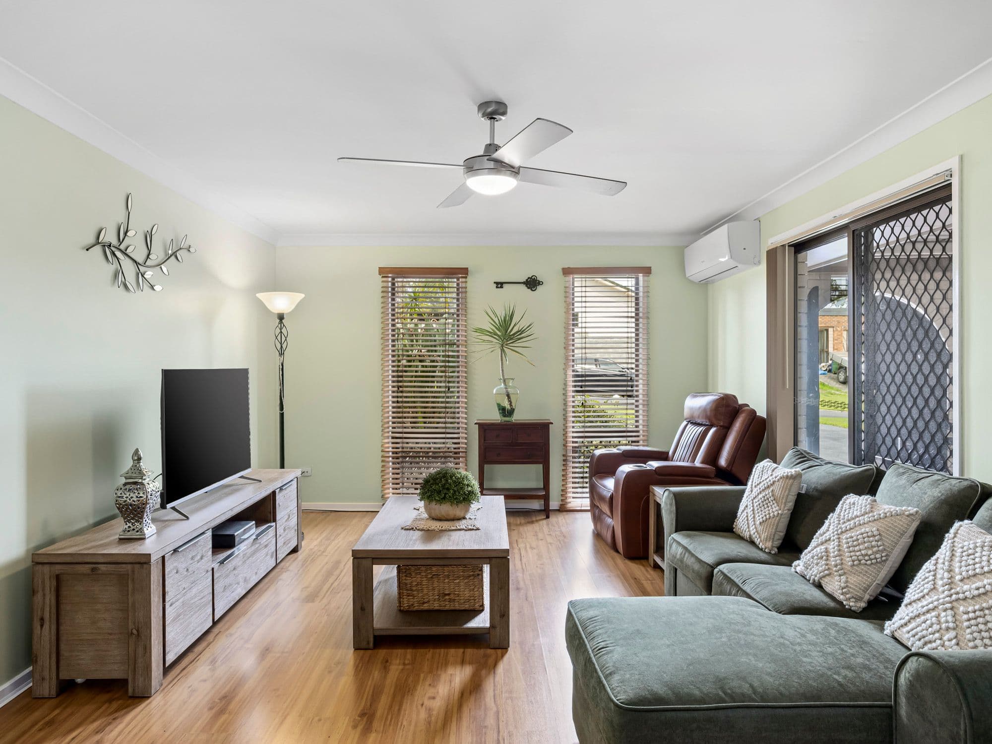 20 Theodore Place, Molendinar QLD 4214, Molendinar - Thumbnail 3