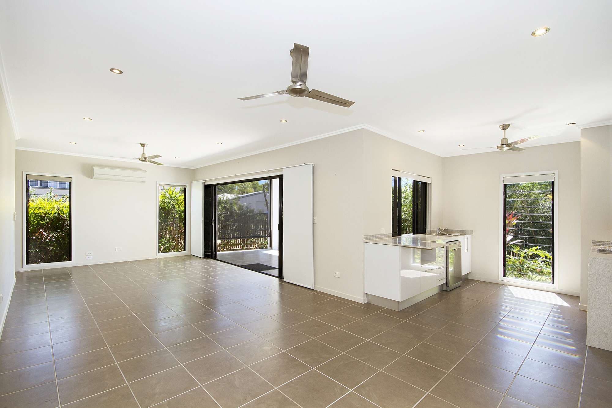 10 Gerard Street, CURRAJONG QLD 4812, Currajong - Thumbnail 2