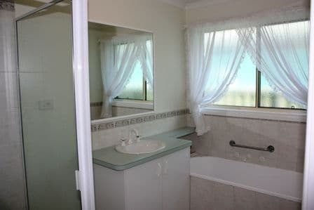 17 Katrina Circuit, COROWA NSW 2646, Corowa - Thumbnail 5