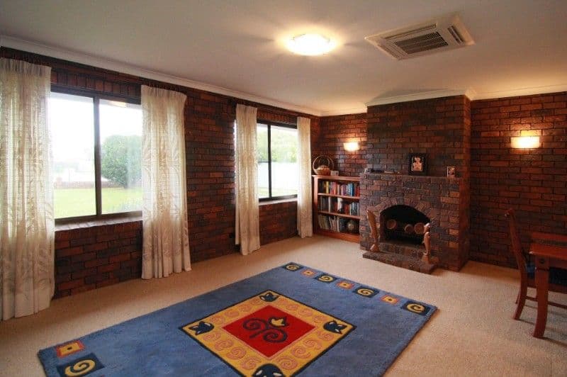 10 Camellia Court, DARLING HEIGHTS QLD 4350, Darling Heights - Thumbnail 3