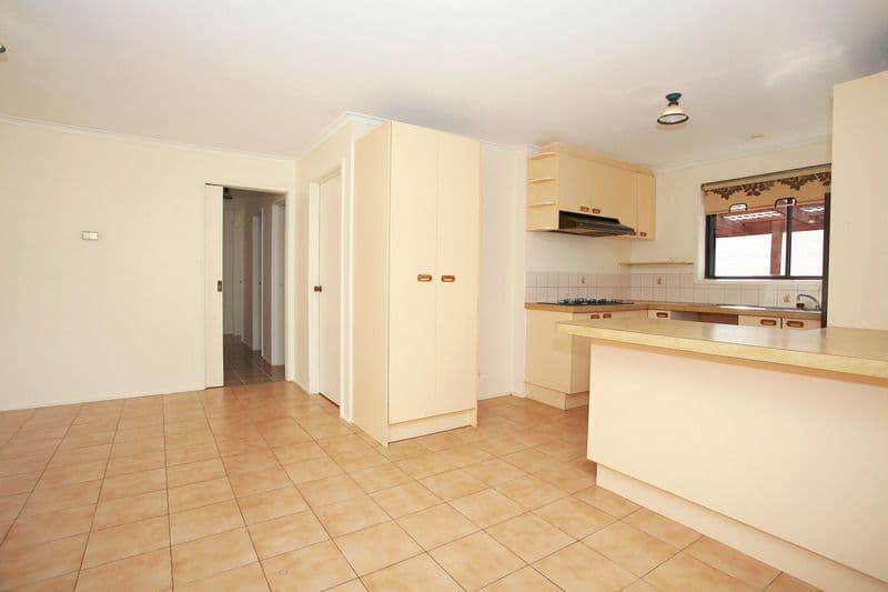 7 Redleap Court, ENDEAVOUR HILLS VIC 3802, Endeavour Hills - Thumbnail 3