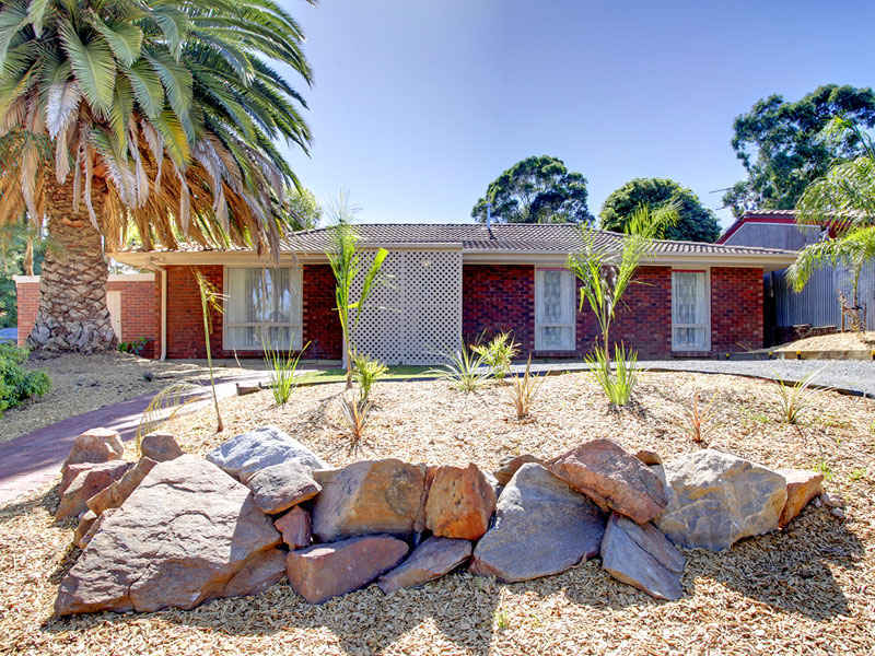 8 Scenic Way, Hackham - Image 1