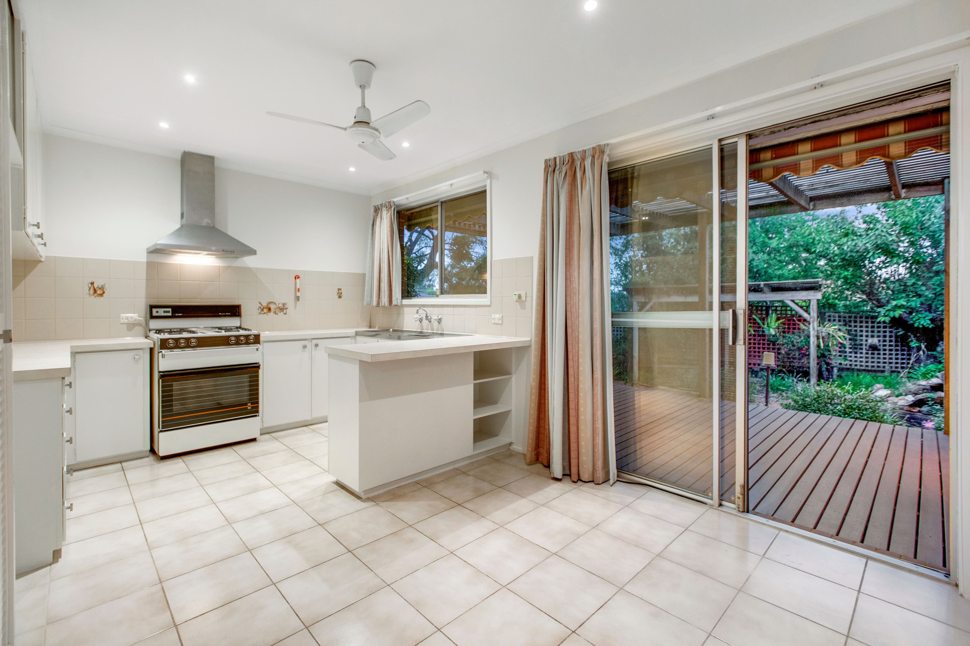 6 Giselle Court, Frankston VIC 3199, Frankston - Thumbnail 2