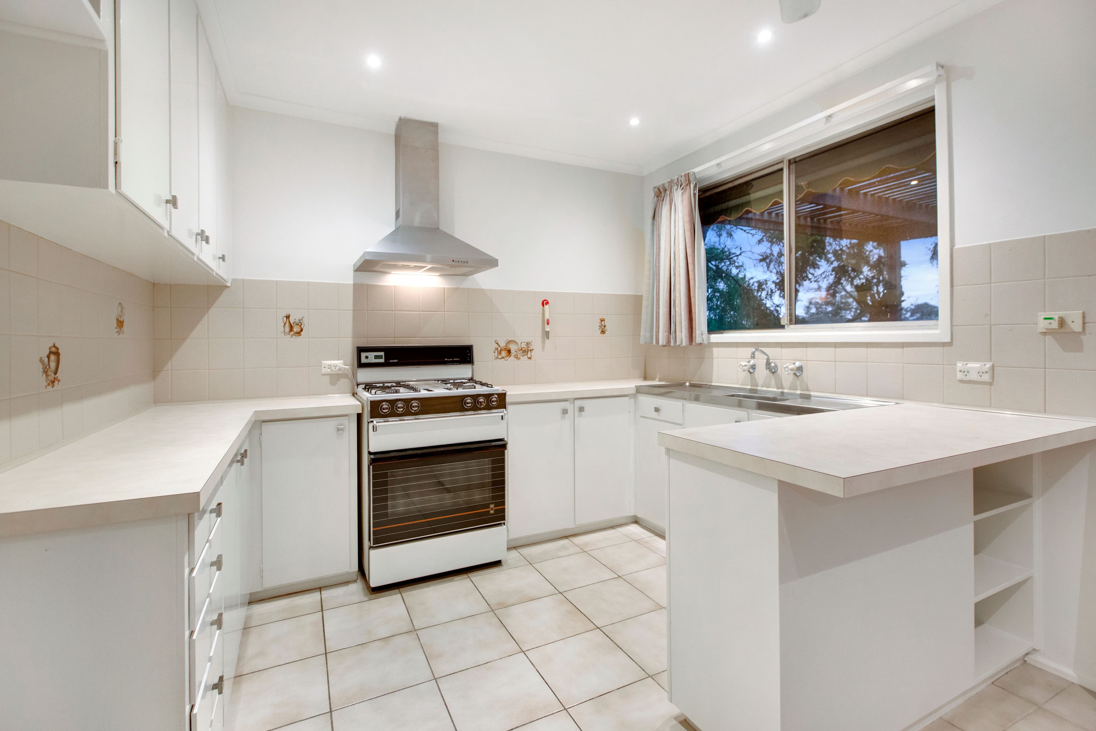 6 Giselle Court, Frankston VIC 3199, Frankston - Thumbnail 3