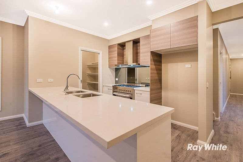 5 Symons Street, Cranbourne East VIC 3977, Cranbourne East - Thumbnail 3