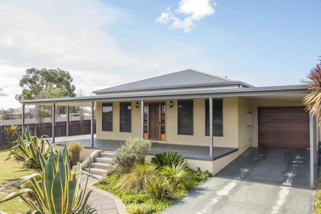64 Bulwer Street, TENTERFIELD NSW 2372, Tenterfield - Image 1