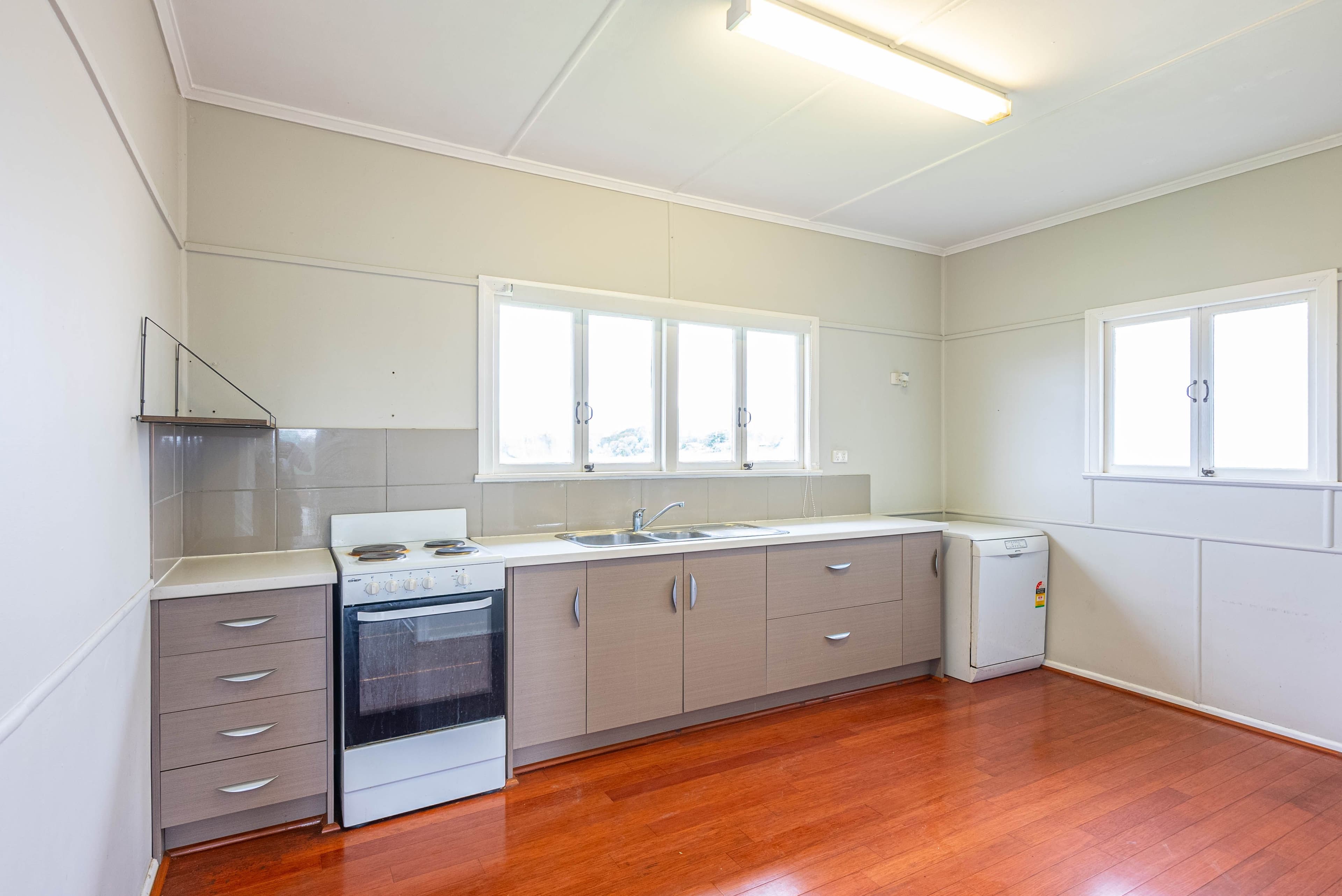 8 Lower Cross Street, Goodna QLD 4300, Goodna - Thumbnail 4