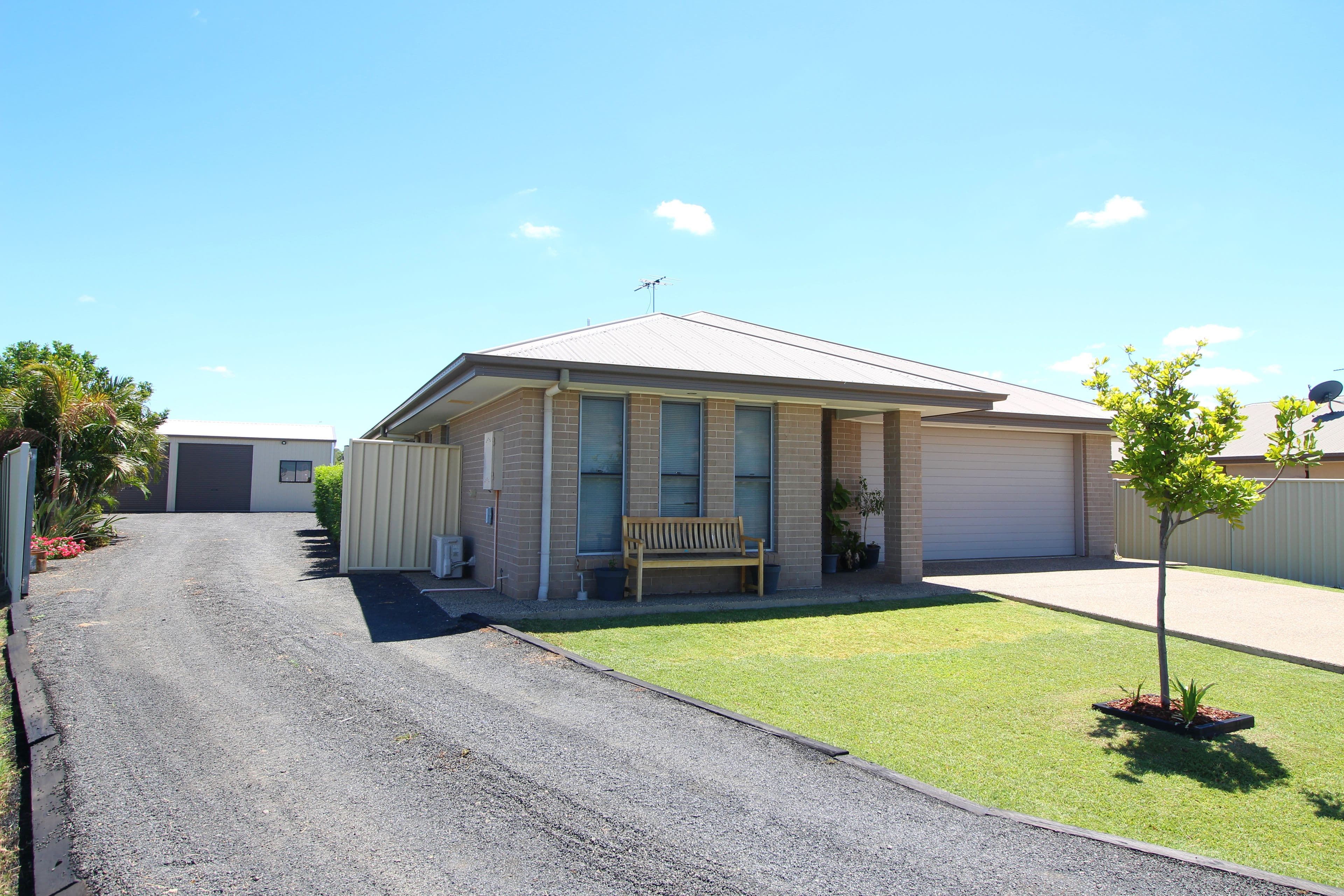 10 Baird Street, Emerald QLD 4720, Emerald - Thumbnail 2
