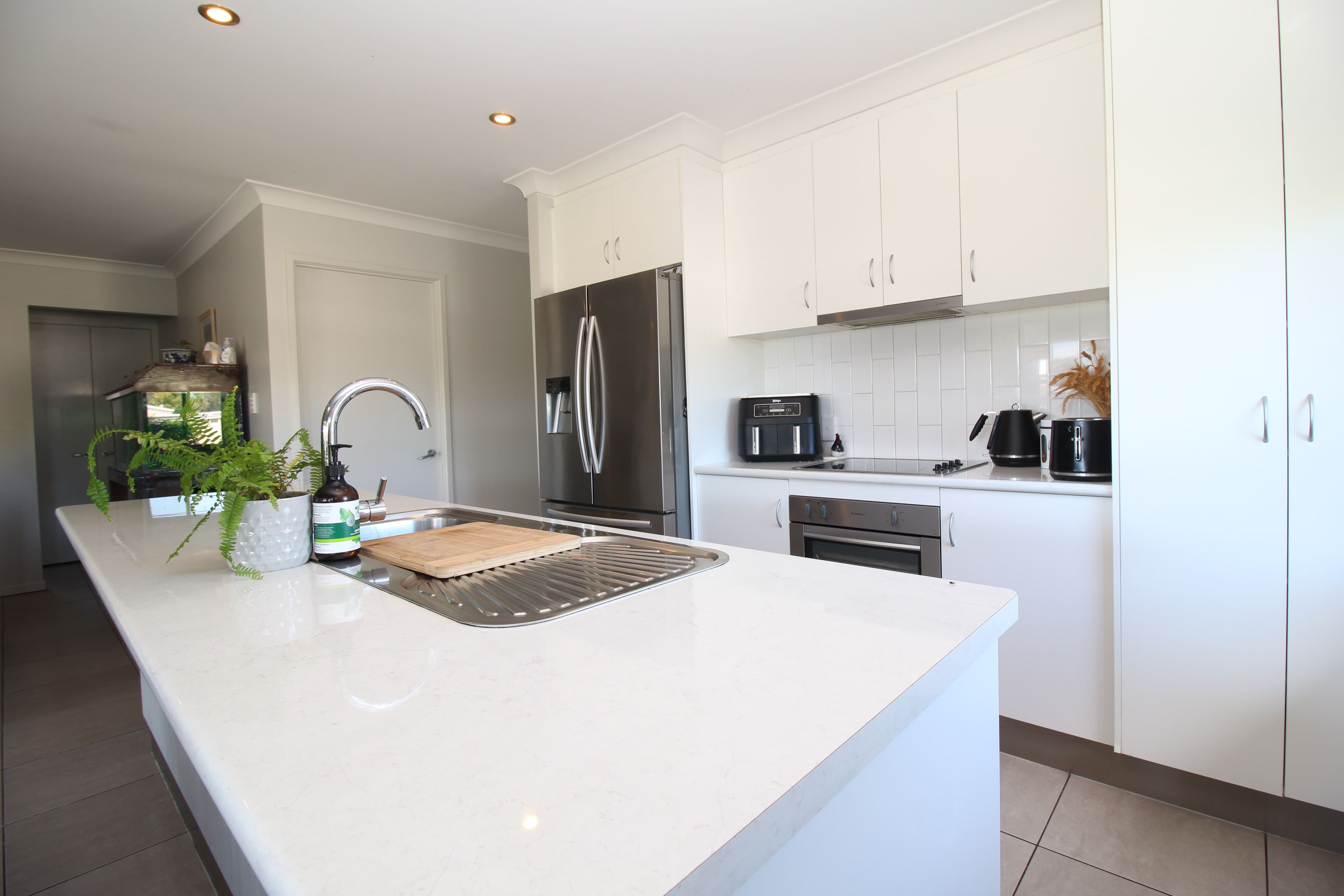 10 Baird Street, Emerald QLD 4720, Emerald - Thumbnail 6