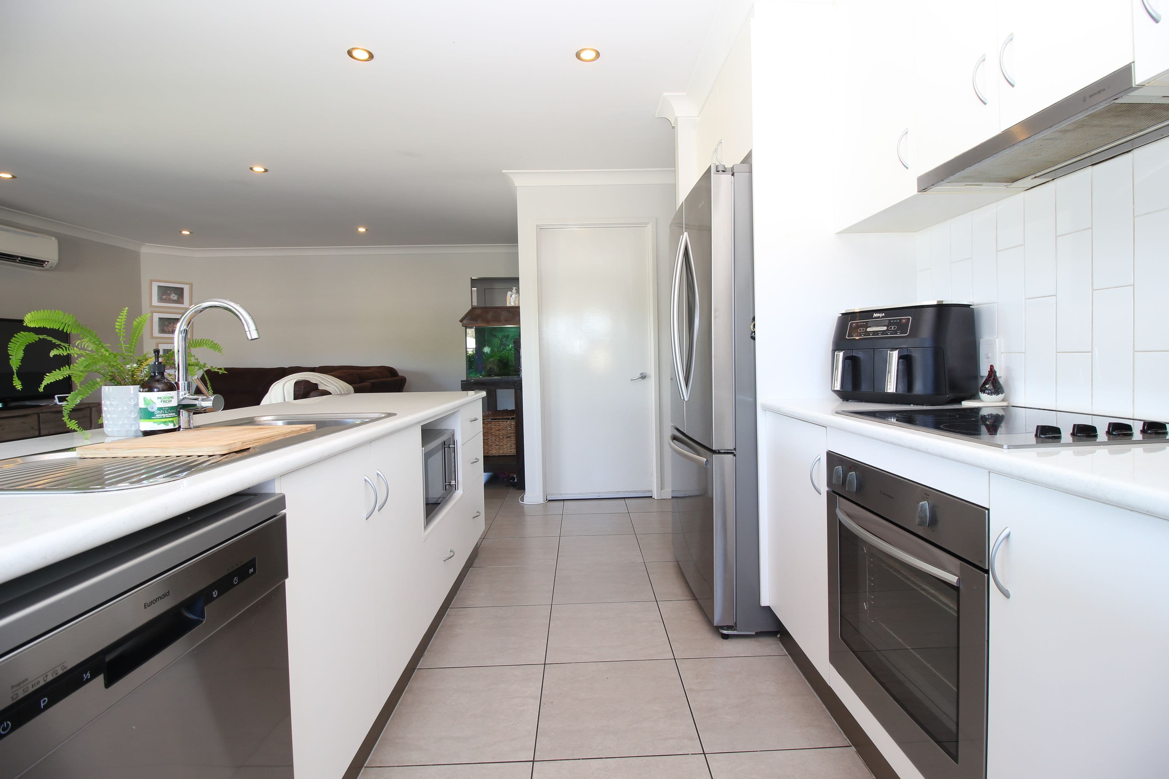 10 Baird Street, Emerald QLD 4720, Emerald - Thumbnail 7